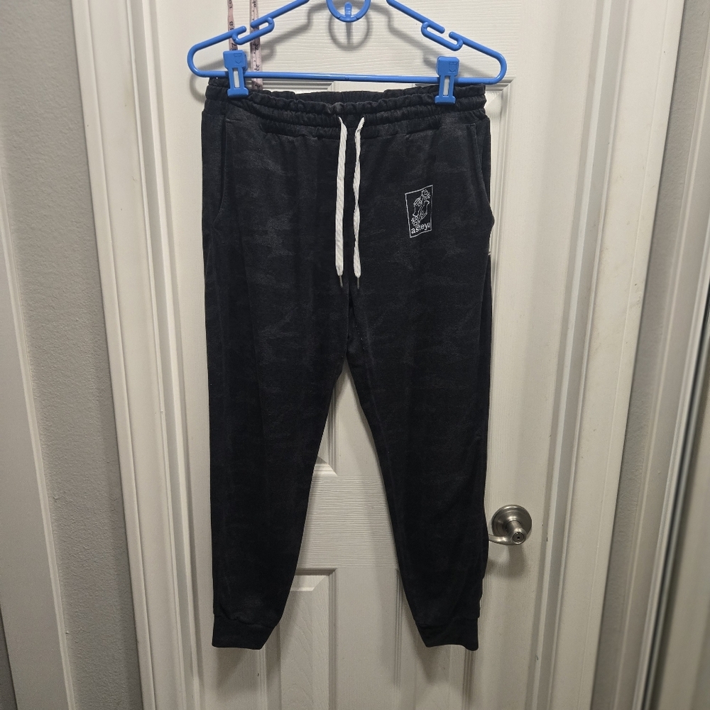 Vuori X Asteya Camo Joggers Size M? - Picture 1 of 7
